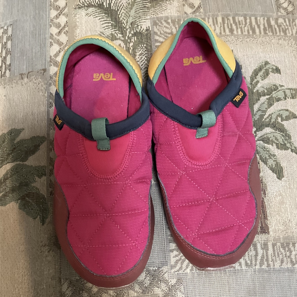 Teva Women's Pink Quilted Slippers